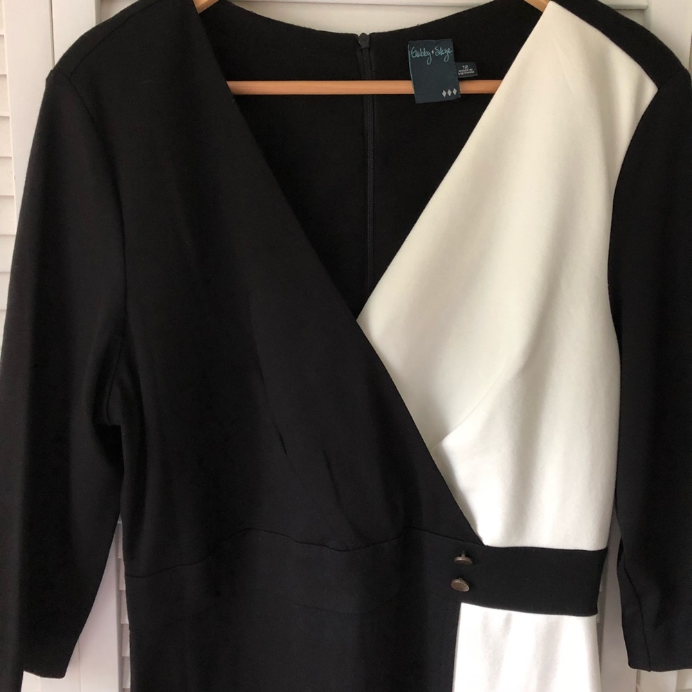 ❌SOLD❌ Gabby Skye Colorblock Sheath Dress - Picture 6 of 8